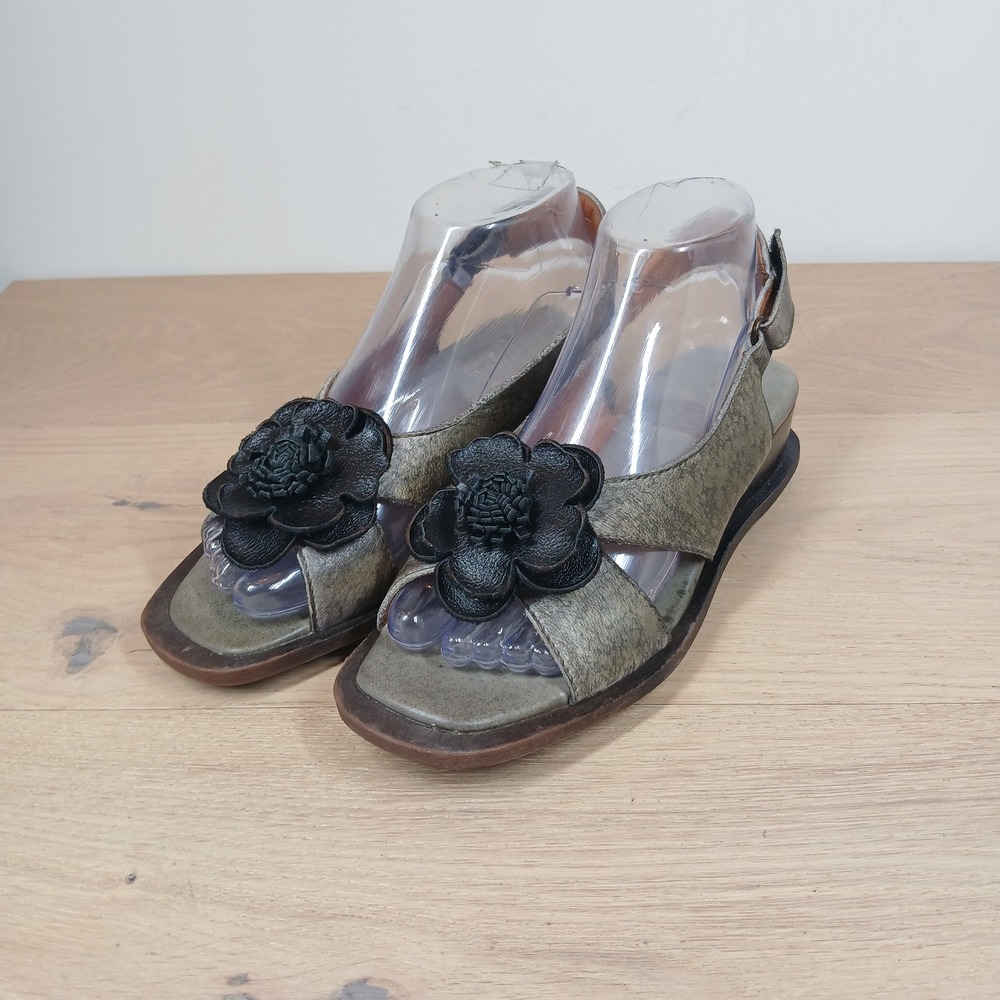 Spring Step Sandals Women 7.5 Gray Leather Floral Slingback Comfort Sandals